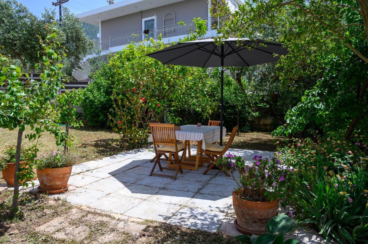 Chic Apartment In Nature, 5-Min Walk To The Beach Каламата Экстерьер фото